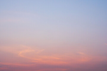 初夏の空　霞んだピンク色の夕焼け空02