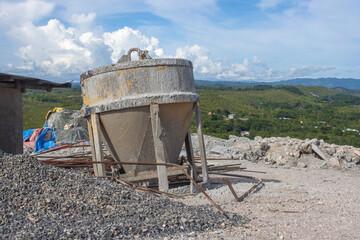 Concrete bucket, for taking concrete from a concrete truck