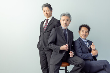 かっこいいミドルエイジ男性ビジネスパーソン