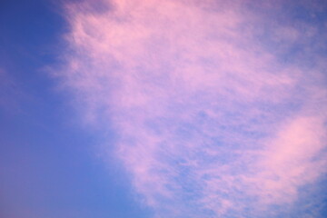朝日にに染まる雲