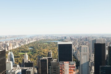 Obraz premium Manhattan aerial is being shown in flat design featuring Central Park and under-construction tower