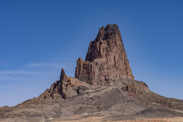 Fototapeta premium Agathlan / Agathla Peak is an eroded volcanic plug consisting of volcanic breccia / Intrusive breccia ( Ti ). south of Monument Valley, Arizona. U.S. Route 163 (U.S. Highway 163, US 163)