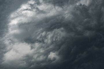 Ciel dramatique juste avant l’orage