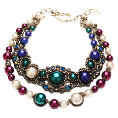 Obraz premium Exquisite vintage pearl necklace with intricate detailing on a black background
