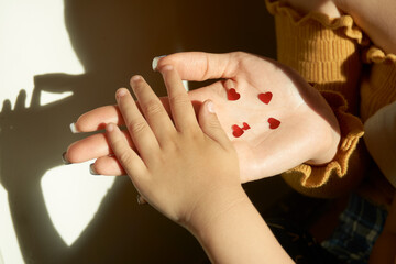 hands of mother and child