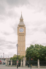 Obraz premium Big Ben Clock Tower on Cloudy Day in London, England