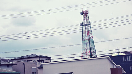 住宅街と電波塔