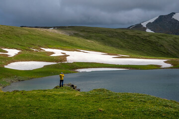 Travel photographer take a picture in mountains