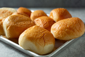 A closeup view of a tray of pandesal.