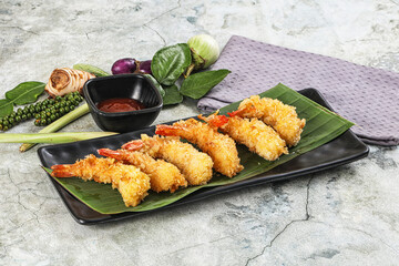 Shrimp tempura with spicy sauce