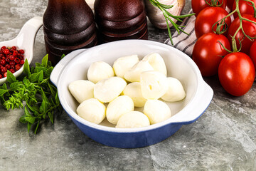 Small mozzarella mini cheese balls