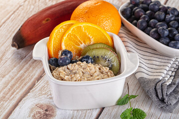 Oats porridge with blueberry, kiwi and orange