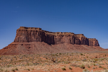 Obraz premium Eagle Mesa, is a summit in San Juan County, Utah. north of the Monument Valley visitor center. Shinarump Conglamerate、Moenkopi Formation、De Chelly Sandstone with Organ Rock Formation / Shale. 