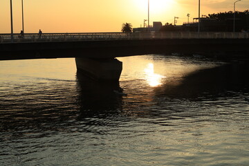 江ノ島大橋周辺の日没時の風景　夕景