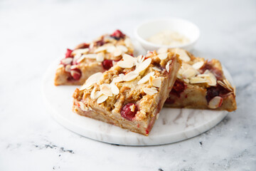Almond pie with berries