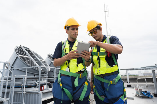 Cooling tower operations, Induced draft cooling towers service.
Team of engineer or technicians maintenance and repair of cooling towers for preventing issues Legionella growth on rooftop of building