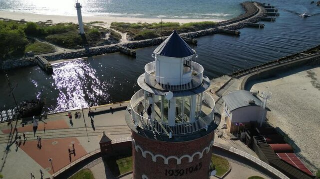 Kołobrzeg - Polska - latarnia morska, molo, plaża, port, nagrane dronem