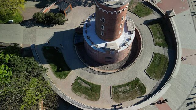 Kołobrzeg - Polska - latarnia morska, molo, plaża, port, nagrane dronem