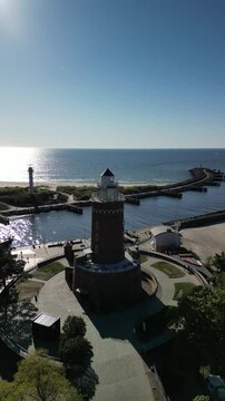 Kołobrzeg - Polska - latarnia morska, molo, plaża, port, nagrane dronem