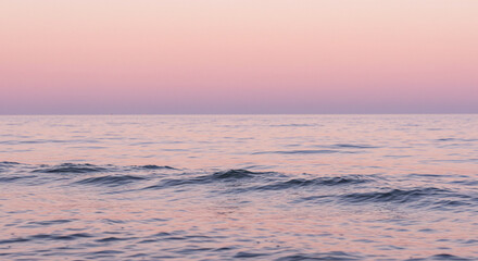 Obraz premium Tranquil Sunset Horizon: A breathtaking panorama of a serene ocean, bathed in the soft, pastel hues of a tranquil sunset, evoking a sense of calm and serenity.