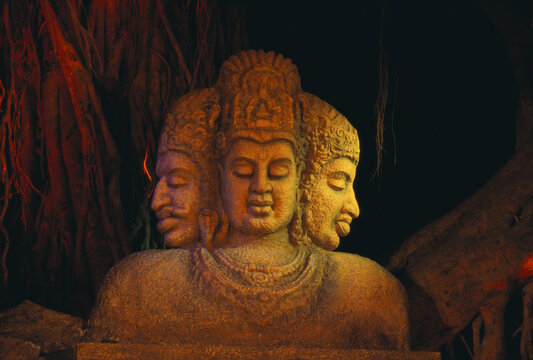 Trimurti, Elephanta caves, Gharapuri, Bombay, Mumbai, Maharashtra, India 