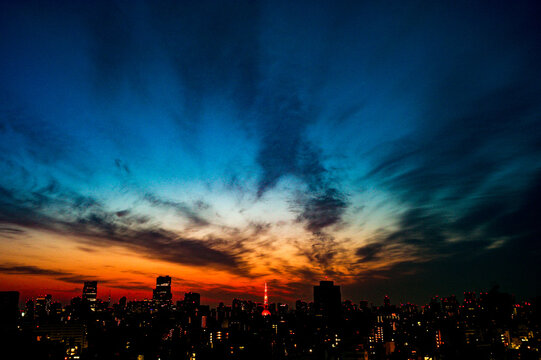 Tokyo Tower at Dusk &ndash; A City Set on Fire by the Sky