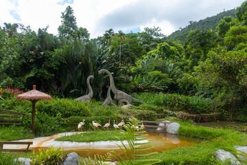 Travel through the thickets of Yanoda Park, Hainan