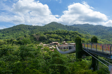 Travel through the thickets of Yanoda Park, Hainan