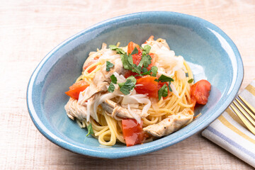 トマトと新たまねぎとささみのパスタ