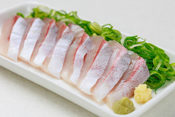 鰤の刺身