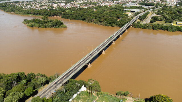 S&atilde;o Raimundo Bridge Connecting Vila Isa Neighborhood, Governador Valadares, Brazil &ndash; Aerial View