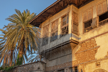 An old house in the Kaleici district of Antalya. A house in Antalya, located in the Muratpasha area. A stone house and a palm tree. An old house in need of restoration.