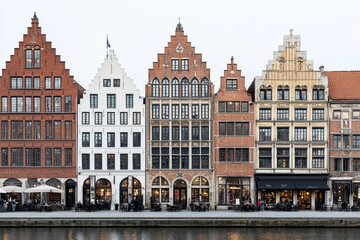 Naklejka premium Colorful buildings lining the canal in a charming European town