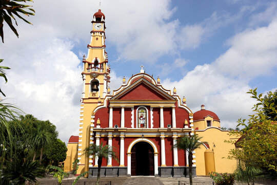 Coatepec, Veracruz, M&eacute;xico, Parroquia de San Jer&oacute;nimo, iglesia cat&oacute;lica, fachada.