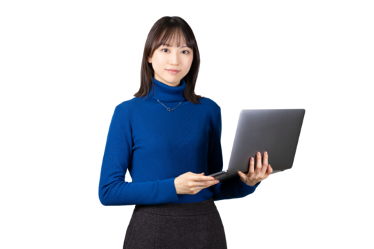 パソコンを持つ女性・ビジネスウーマン（背景透過PNG）