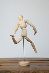 Bonhomme in articulated wood in Different Pose High Definition