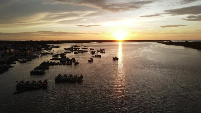 Atardecer en los Manglares de Tumbes