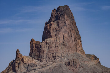Fototapeta premium Agathlan / Agathla Peak is an eroded volcanic plug consisting of volcanic breccia / Intrusive breccia ( Ti ). south of Monument Valley, Arizona. U.S. Route 163 (U.S. Highway 163, US 163)