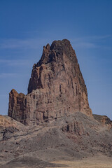 Fototapeta premium Agathlan / Agathla Peak is an eroded volcanic plug consisting of volcanic breccia / Intrusive breccia ( Ti ). south of Monument Valley, Arizona. U.S. Route 163 (U.S. Highway 163, US 163)