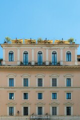 edificio con arquitectura italiana
