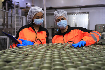 food engineer check process in food factory