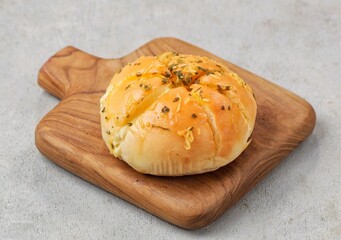 Korean garlic cheese bread is bread mixed with cheese and onions so it tastes delicious