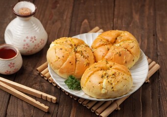 Korean garlic cheese bread is bread mixed with cheese and onions so it tastes delicious