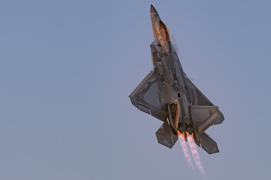 F-22 Raptor Vertical Ascent with Afterburner Flames at Full Power
