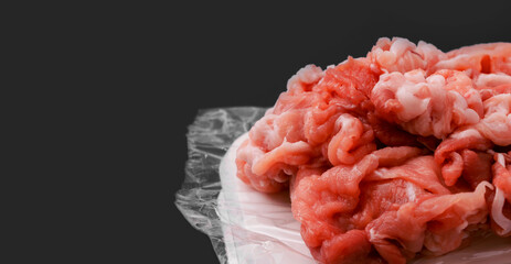 pork scraps. 豚肉のこま切れ