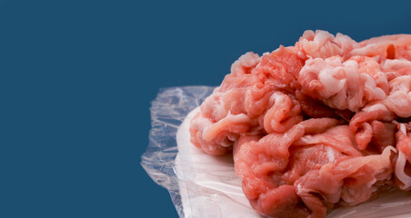 pork scraps. 豚肉のこま切れ