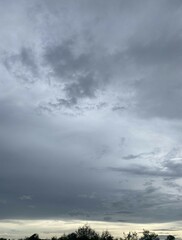 Obraz premium Overcast Sky with White Clouds 