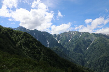 Obraz premium 白馬小遠見山の風景。地蔵の頭より五竜岳と唐松岳を望む。