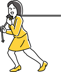 ロープを引っ張る笑顔の女性