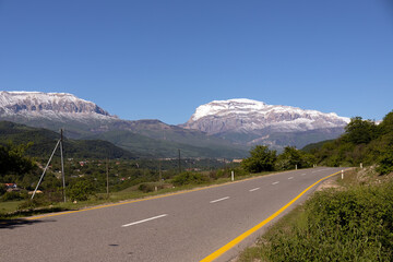 The road leading to the foot of Mount Shahdag.